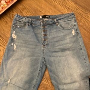 Kut from the Kloth button front jeans Catherine High Rise Boyfriend size 16